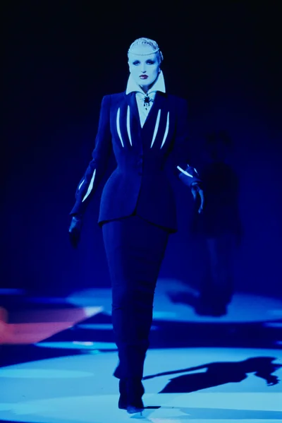 Look 28